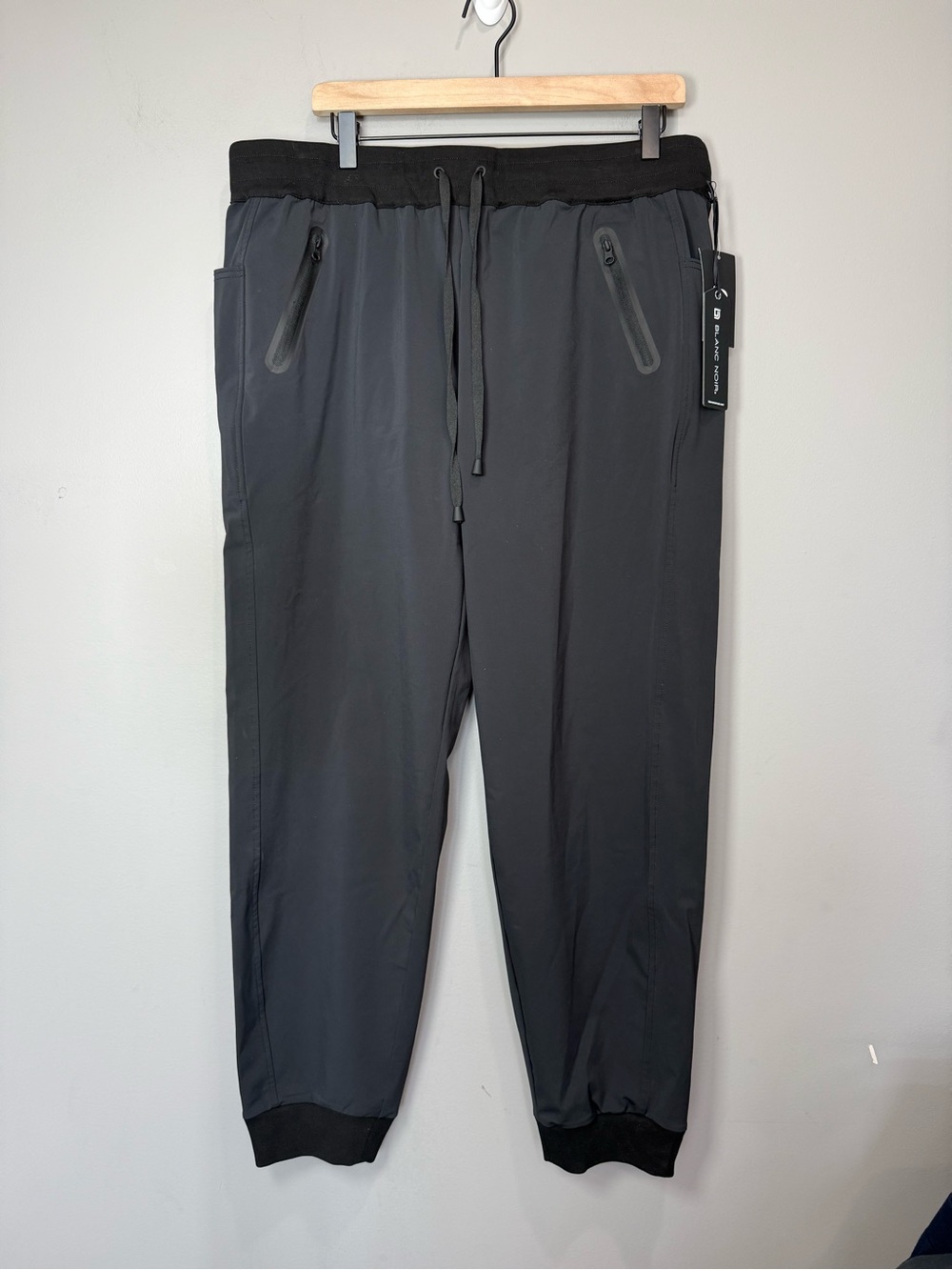 Blanc‎ Noir "Getaway" jogger pants in black size XL